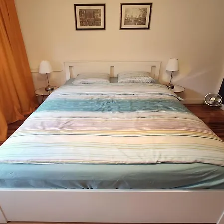 Comfortable Studio Old Town/New City-2