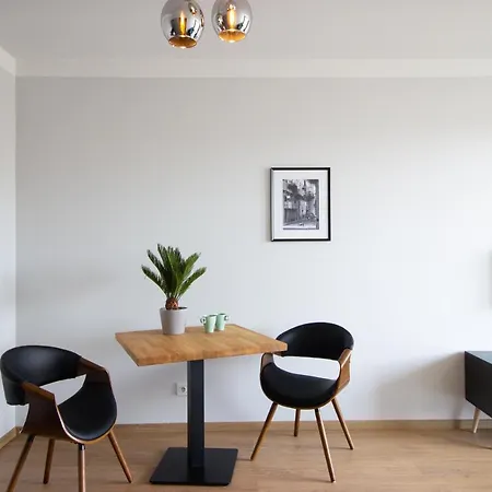 Patio Praga Metro Apartment By Bookinghost-3