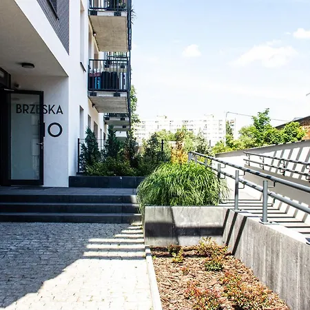 Patio Praga Metro Apartment By Bookinghost-2
