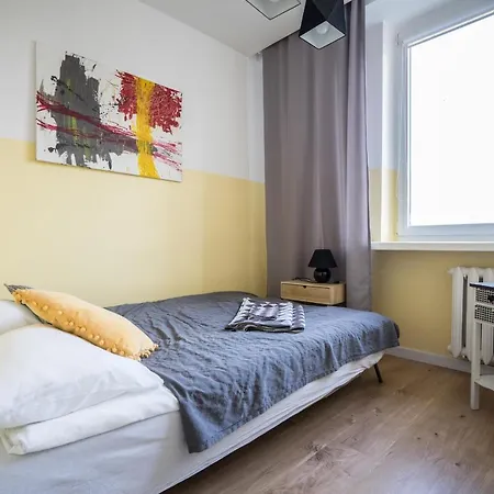 Słoneczny i cichy apartament przy Starym Mieście-3