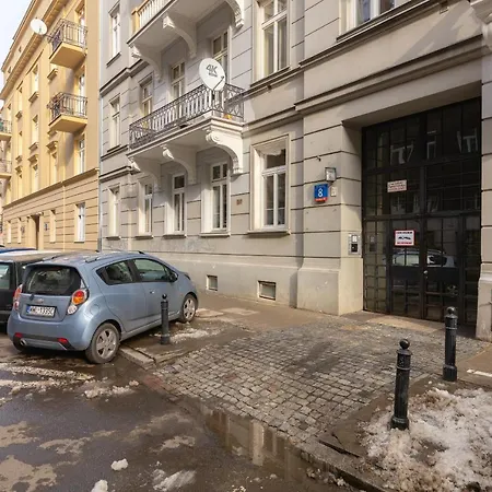 Metro Politechnika Vintage Apartment By Bookinghost-3