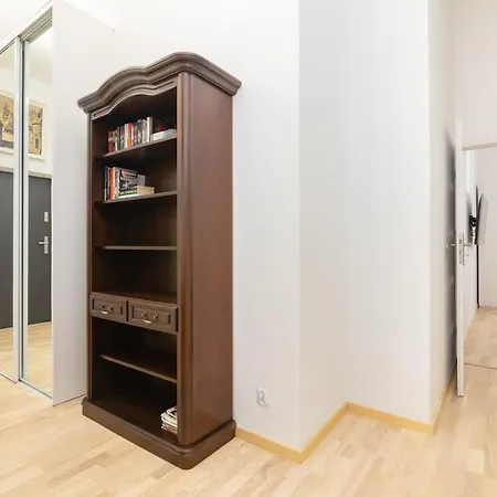 Metro Politechnika Vintage Apartment By Bookinghost-2