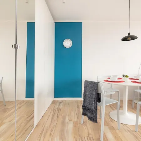 Beautiful 2 Rooms Flat With Balcony-3