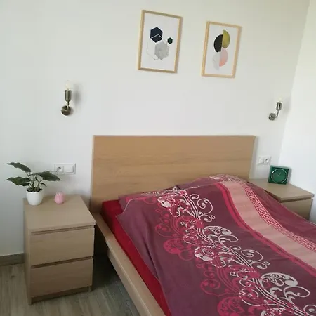 Flat Femina Street-3