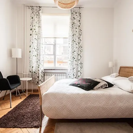 Elegant Apartment Old Town Market-3