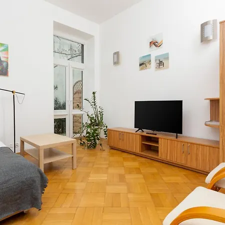 Downtown Studio Apartment By The Park By Noclegi Renters-2