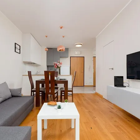 Kolorowy Gocław Apartment by Renters-2