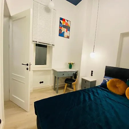 1 Bedroom Apartment 3 Minute Walk To Wilenska Metro-3