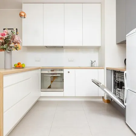 Kolorowy Gocław Apartment by Renters-3