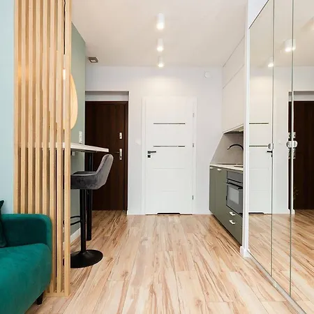 Easy & Comfortable, With Balcony, Very Close To The Center-3