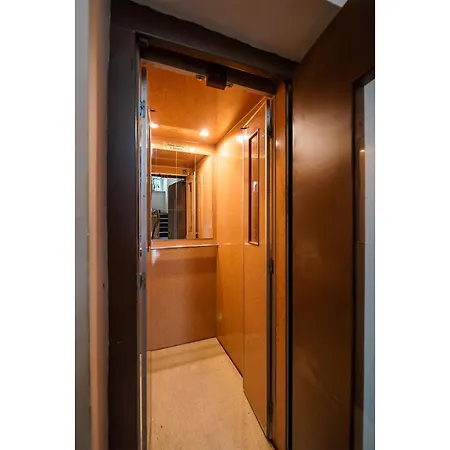 Premium Warsaw Center Studio By Bookinghost-2