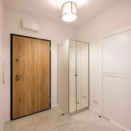 Saska Kepa Bright Apartament By Bookinghost-2