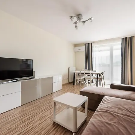 Metro Kondratowicza Spacious Apartment-2