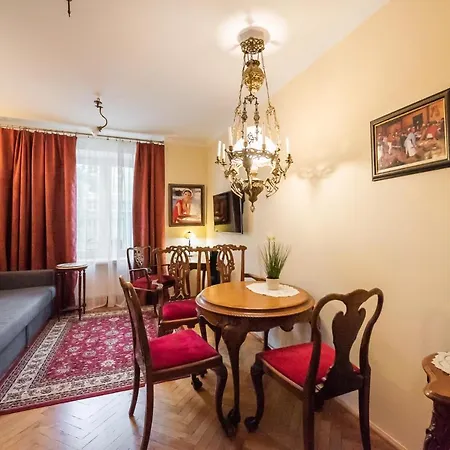 Downtown Antique Apartment By Bookinghost-2