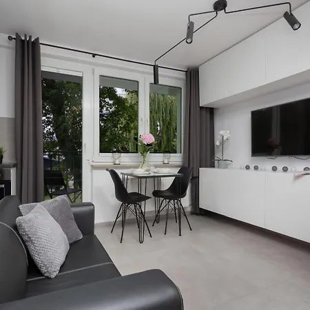 Cozy Studio with Balcony Warsaw Mokotów by Renters-2