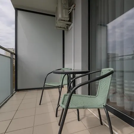 Warsaw Ursynów Apartment with Balcony by Noclegi Renters-2