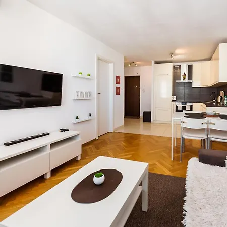 Zelazna Sky Nest Apartment-3