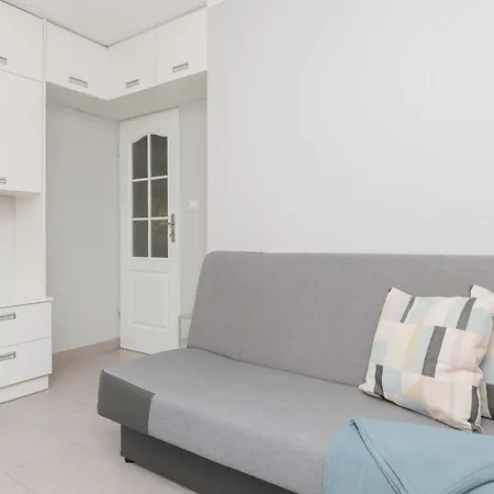 Warsaw Apartment Dolinka Batuty by Noclegi Renters-3
