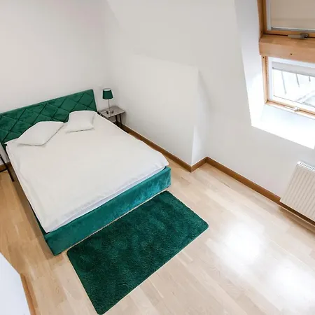 1898 Suite-2