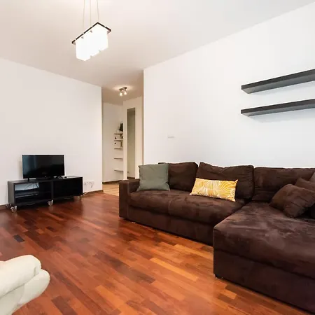 Malborska Lovely Apartment By Bookinghost-2