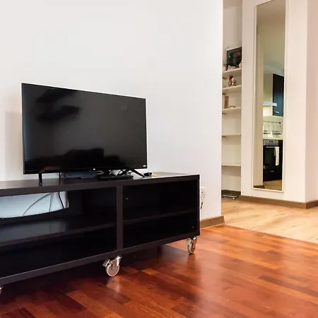 Malborska Lovely Apartment By Bookinghost-2