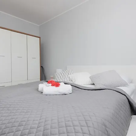 Warsaw Young City Apartment By Noclegi Renters-2