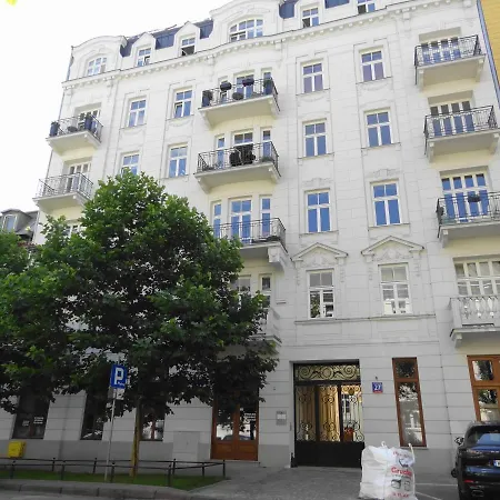 1 Bedroom Apartment 3 Minute Walk To Wilenska Metro-3