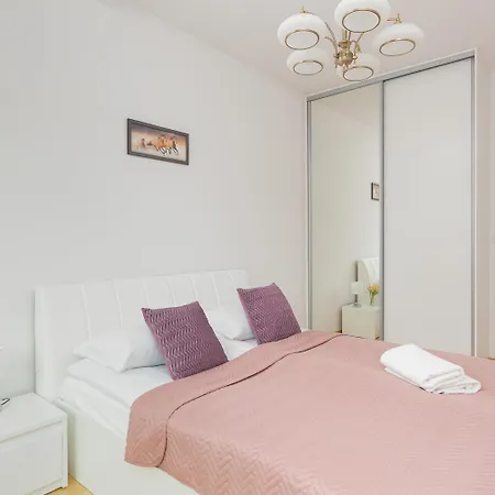 Dzielna Apartment Warsaw Wola By Noclegi Renters-3