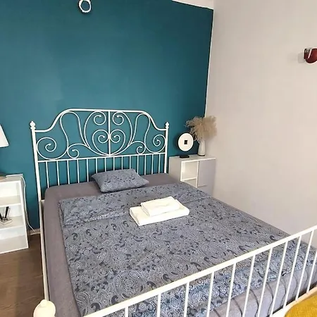 Charming Flat In A Great Location-2