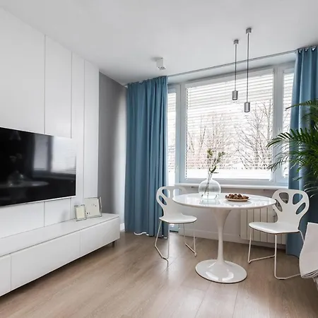 Apartament Bielany 3 Min From Metro With 5-Meals Per Day Diet Catering, Air Conditioning And Free Parking-3