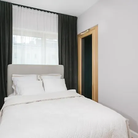 Urban Chic - Luxury Stay At Mennica Residence Warsaw-3