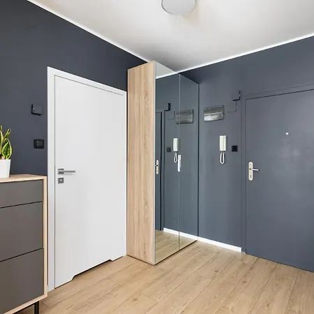 Przestronny Nowoczesny Apartament z Widokiem na Panoramę Warszawy-2