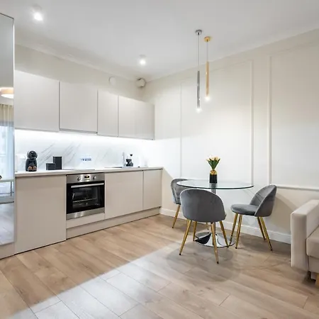 Urban Chic - Luxury Stay At Mennica Residence Warsaw-3
