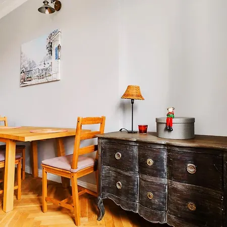 Designer Flat In The Heart Of Old Town-2