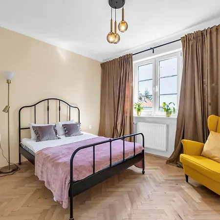 Unique Old Town 2Br Apt Stara 7-3