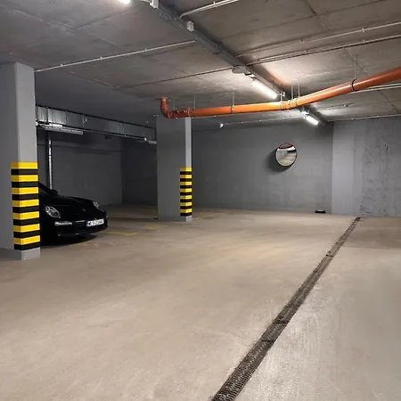 C71 - Metro Wilanowska - Free Underground Parking-3
