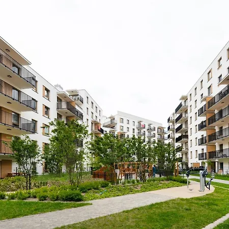 Wola Skwer Sunny Apartment By Bookinghost-3