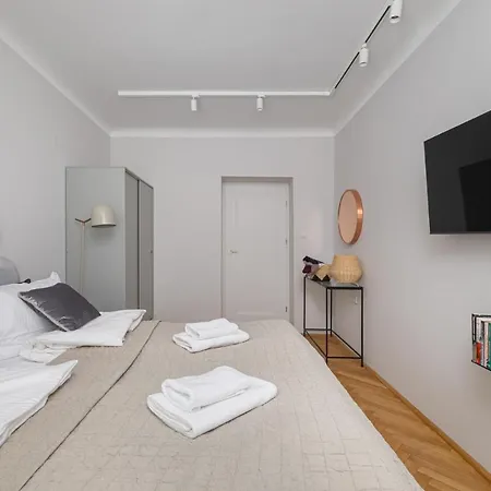 Apartment Close To The Old Town - Metro Station-2