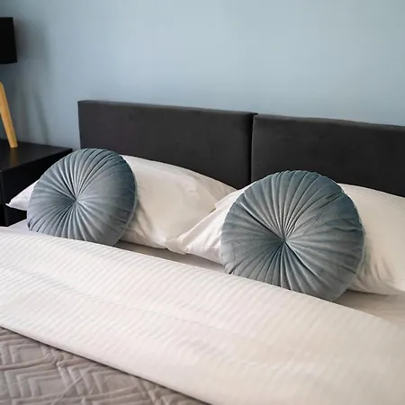 Ursus Comfy Apartment With Free Parking By Bookinghost-3