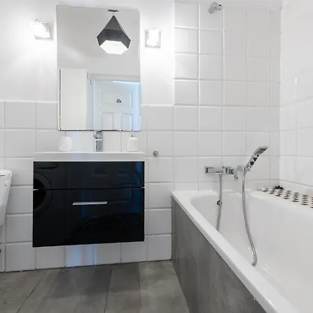 Wilcza 55 Prywatne mieszkanie z oddzielną sypialnią w Centrum 400m od Dworca Centralnego Samodzielne Zameldowanie! Self Check-in System!-2