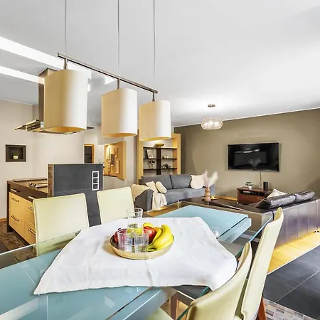 90M2 Prestige Suite - Parking & Jacuzzi & Aircon By Rentujemy-2