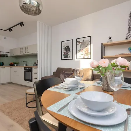 Praga Apartment With Parking By Noclegi Renters-2