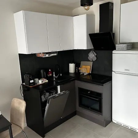 Sky Apartment Comfy Suite Pereca-3