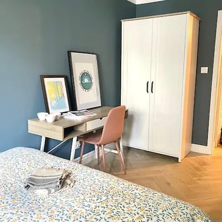 Apartment Close To Metro, 8 Minutes To Centrum And Near Airport-3