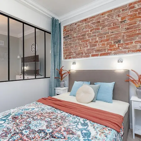 SuperApart Wojska Polskiego, Serene Urban Retreat with Skyline Views-2