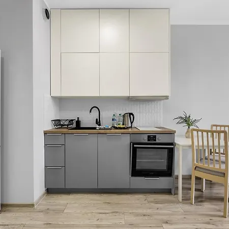 Wlochy Klinkierowa Comfort Apartment By Bookinghost-2