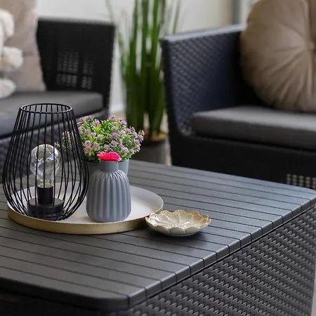 Deluxe Apartment Wronia 45 With Ac, Parking & Balcony By Renters Prestige-3