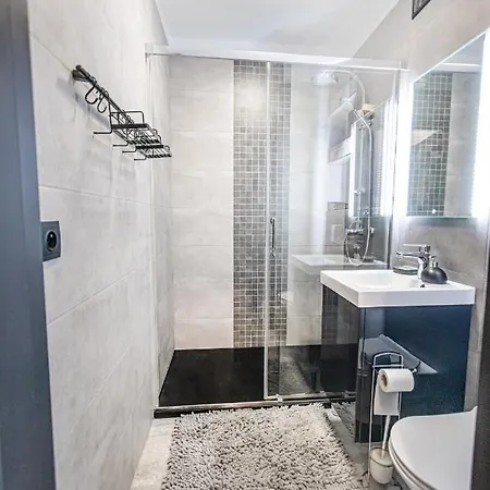 Charming Apt Next To Lazienki Park And City Center-3