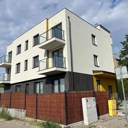 R House - Brand New Apartments With Patio And Garage-3
