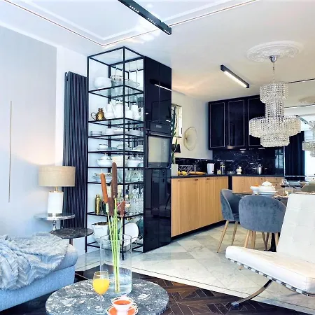 Luxury Apartment At City Center At Palace +Netflix!-3